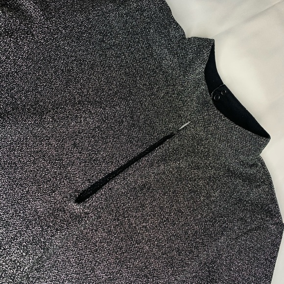 Low-Cut Short Top Black Glittery Long Sleeves. - Picture 7 of 8